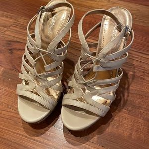 Women’s size 8 BCBGeneration espadrille heels